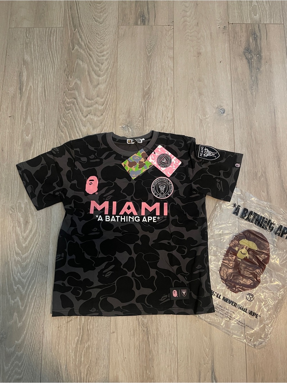 A Bathing Ape Kids Miami Logo Camo Tee - Black & Pink